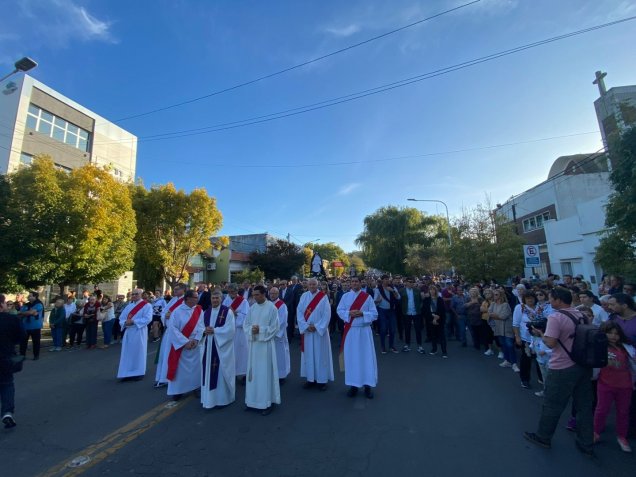 La Procesión congregó a cientos de fieles